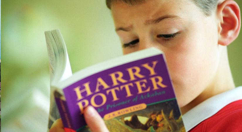 A világ egyik leghíresebb könyve sok magyar polcon ott van – ma akár milliókat is érhet