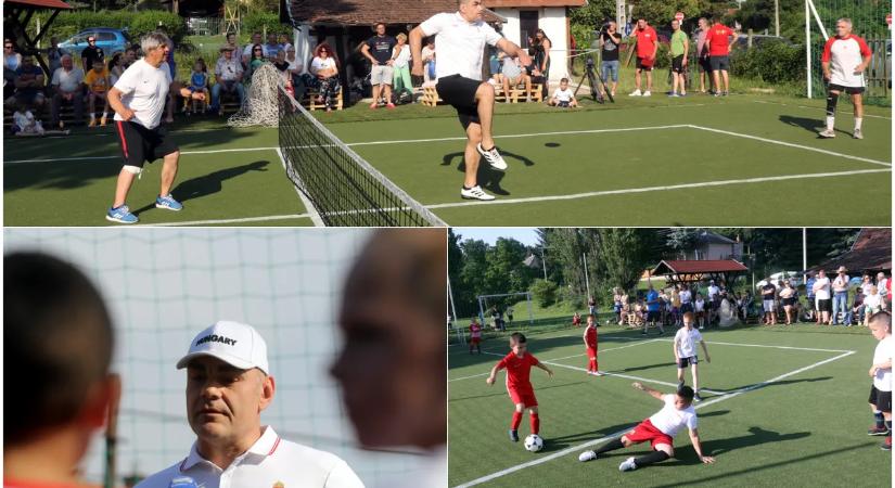 NS-képeslap: műfüves pálya Újdiósgyőrben