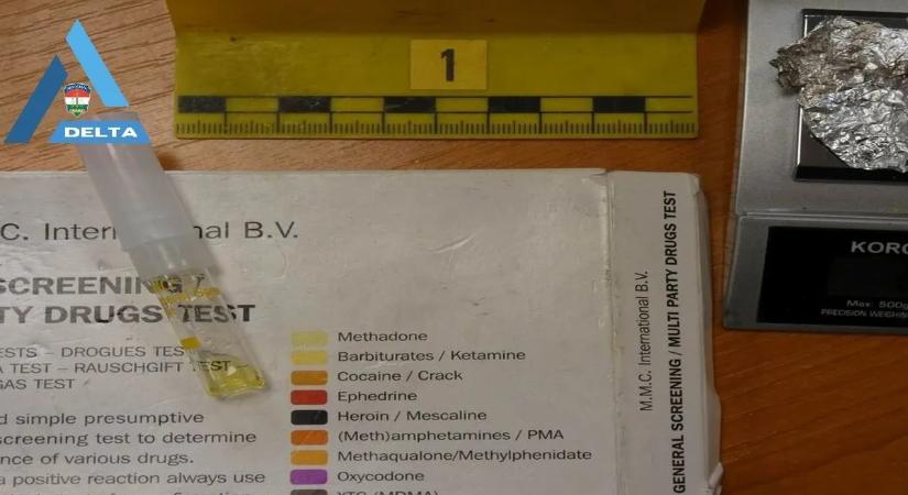 Rettenet az úton, bedrogozva balesetezett egy férfi