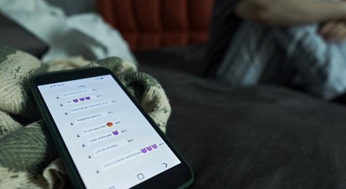 A 12-16 éves korosztály közel 30 százalékát érte online bántalmazás az elmúlt egy évben