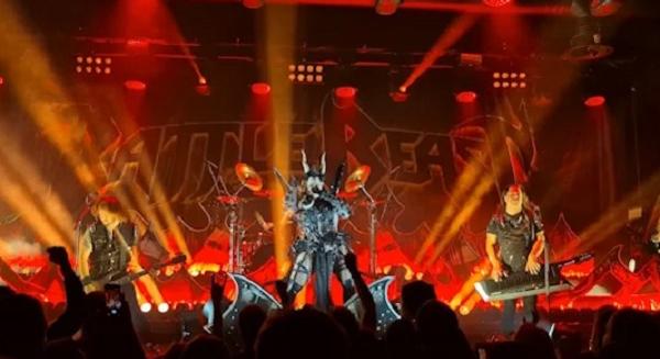 Elhunyt egy rajongó a Battle Beast pozsonyi koncertjén