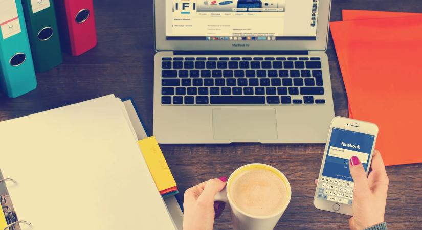 Az EP-képviselők 16 éves korhatárhoz kötnék a közösségi média használatát