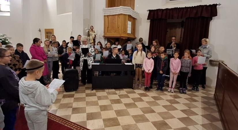 Két varázslatos koncertre látogattak a péri diákok