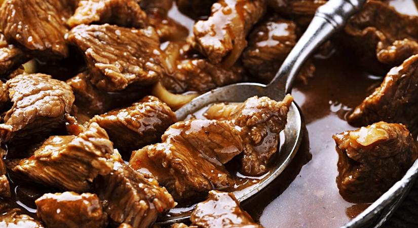 A pörkölt titkos fegyvere: a fűszer, amit a legtöbb háziasszony még mindig kihagy, pedig ettől lesz igazán tökéletes