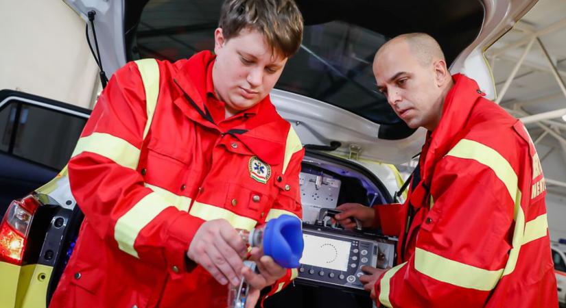 „Kérjük, segítsétek a munkánkat!” – ezt üzenik mindenkinek a mentők