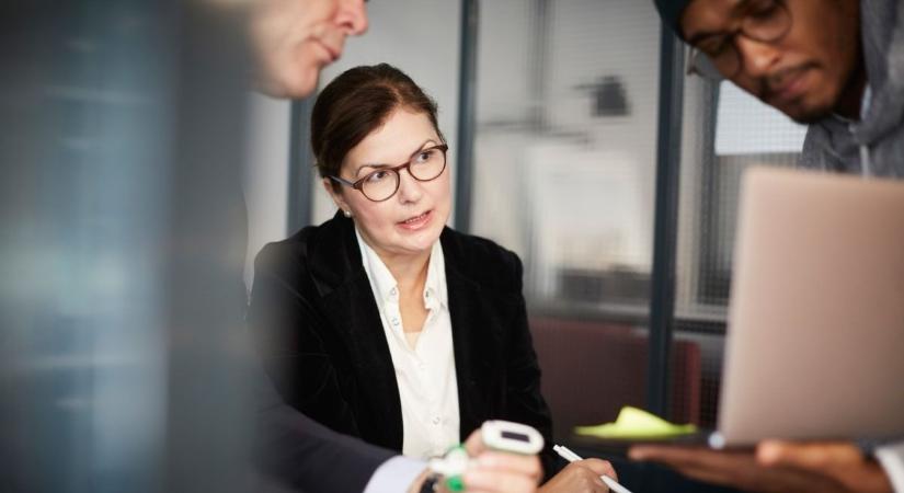 Év végi szabadságelszámolás és bérszámfejtés – hogyan zárjuk le helyesen az évet?