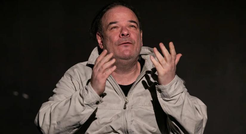 „Élete utolsó színpadi meghajlása” – szívet szaggató felvétel került elő Kálloy Molnár Péter utolsó fellépéséről