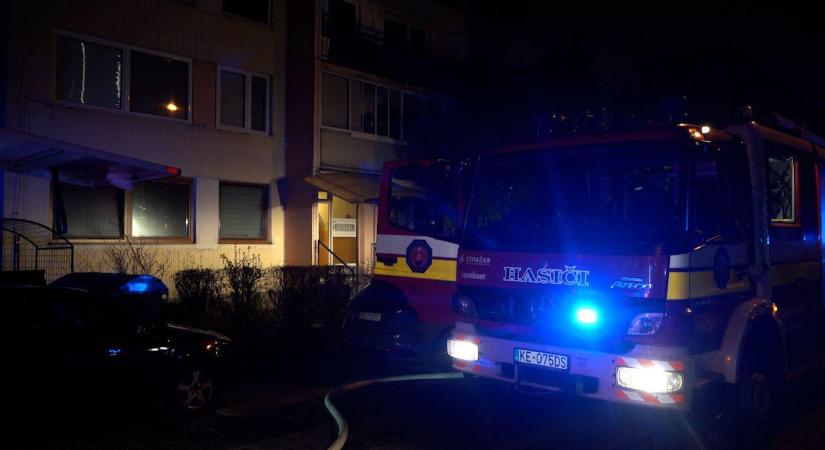 Tűz ütött ki egy lakóházban, többen füstmérgezést szenvedtek