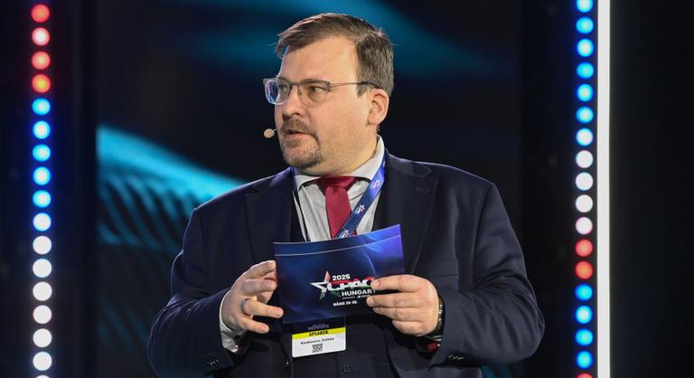 Mégis nyomoznak az Alapjogokért Központ geopolitikai elemzője ellen