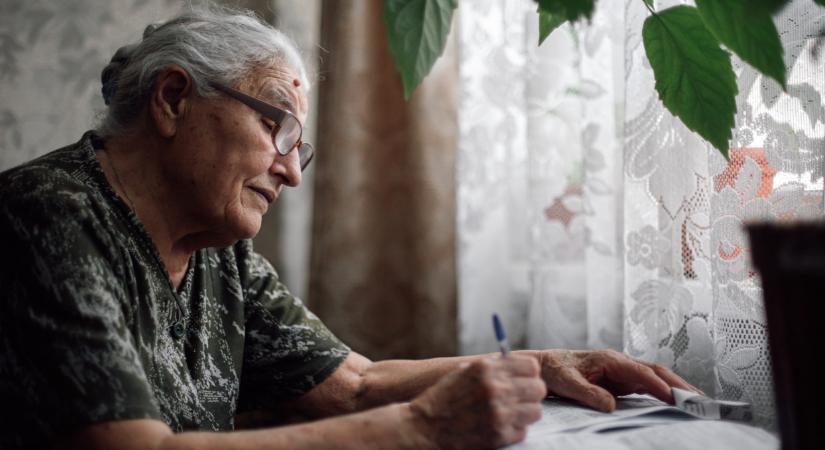 Egyre több magyar látja a közelgő nyugdíjkatasztrófát: csak így menekülhetnek meg az összeomlástól