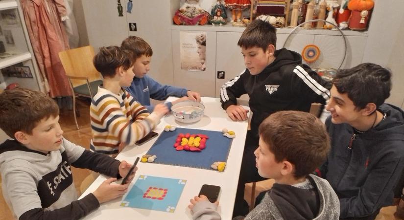 Megmozdította őket a művészet, Mattioni Eszter műveivel ismerkedtek