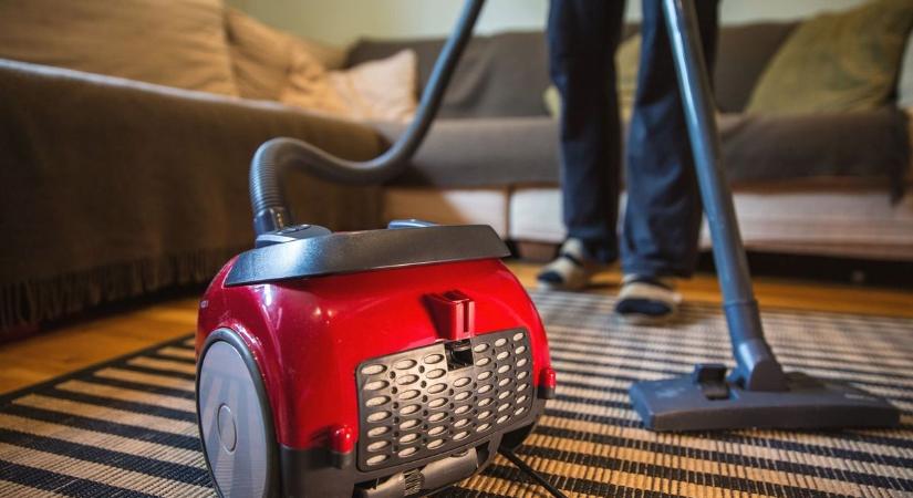 A porszívócsővel "bátorkodott", de a büntetőpert már "hanyagolja" a nő