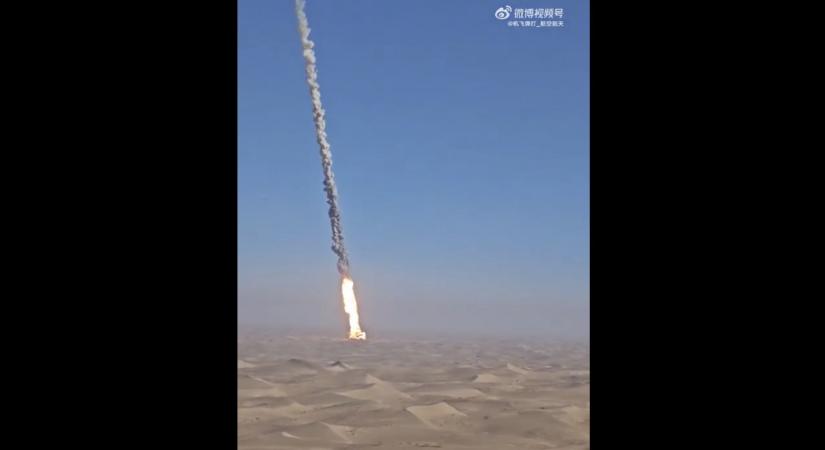 Tűzgömbként zuhant vissza a Földre az a rakéta, amivel Kína fel akarja venni a versenyt Elon Musk és Jeff Bezos űrcégeivel