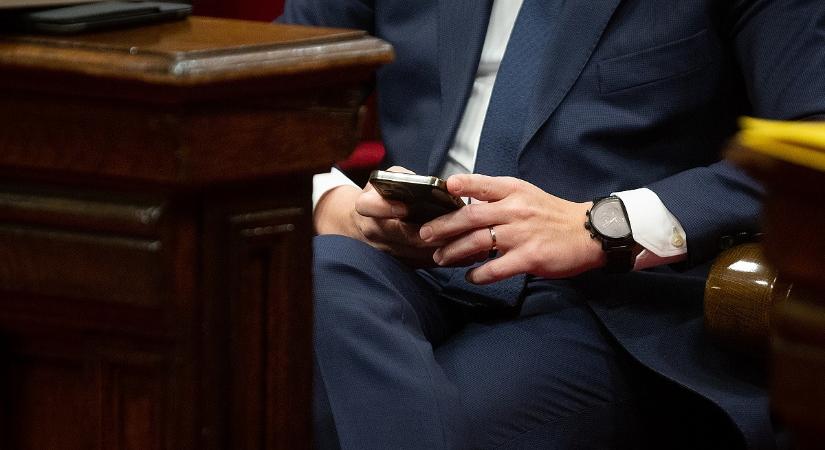 Mégsem telepítenek államilag működtetett követőappokat a mobilokra?