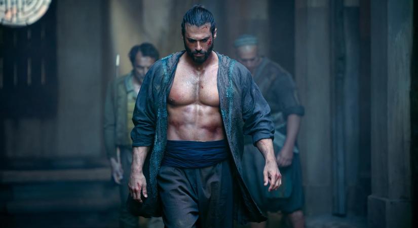 Az megvan, hogy készült egy új, igen látványos változat a Sandokanból, amiben a Múmia-filmek egyik színésze is feltűnik? Csak épp nem az, akire elsőre gondolnánk