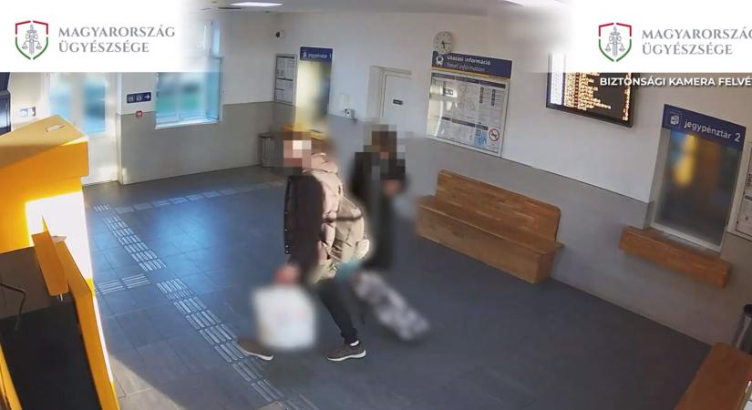 Az esztergomi vasútállomáson lopott