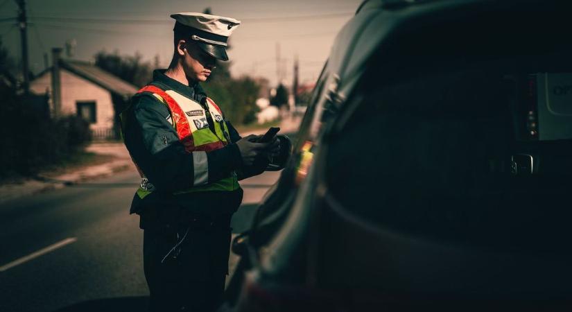 Egy apró kód a jogosítványon, amiért súlyos büntetés járhat