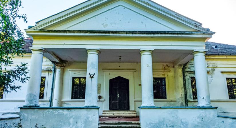 Tovább várat a nagykereki várkastély felújítása