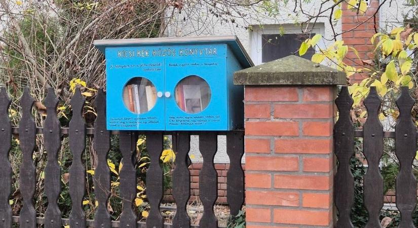 A Fő fasoron megjelent egy titokzatos kék szerkény, a szegediek pedig odáig vannak érte