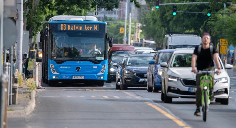Kétnapos razzia: rengetegen buktak le a buszsávban Budapesten