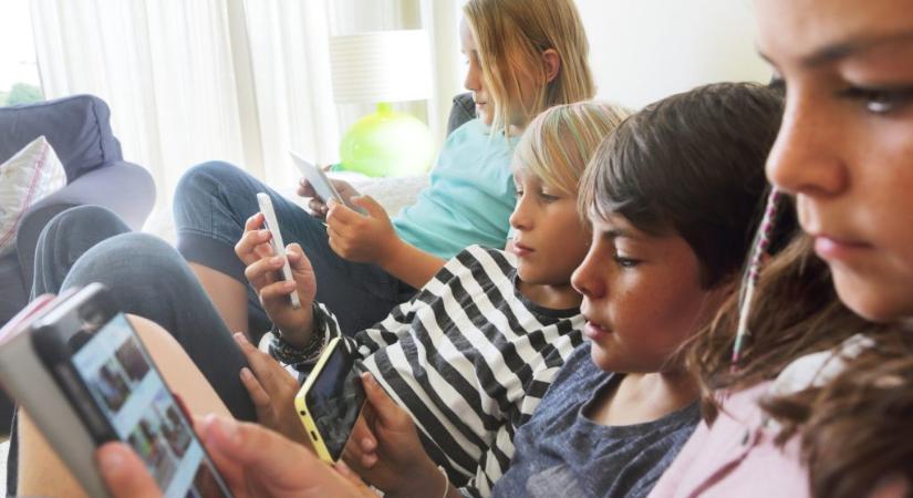 A gyermekek egészségébe kerülhet az okostelefonozás