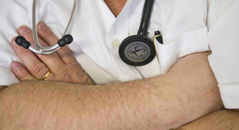 Elvette a rábízott Covid-gyógyszert az orvos és 60-80 ezer forintért eladta