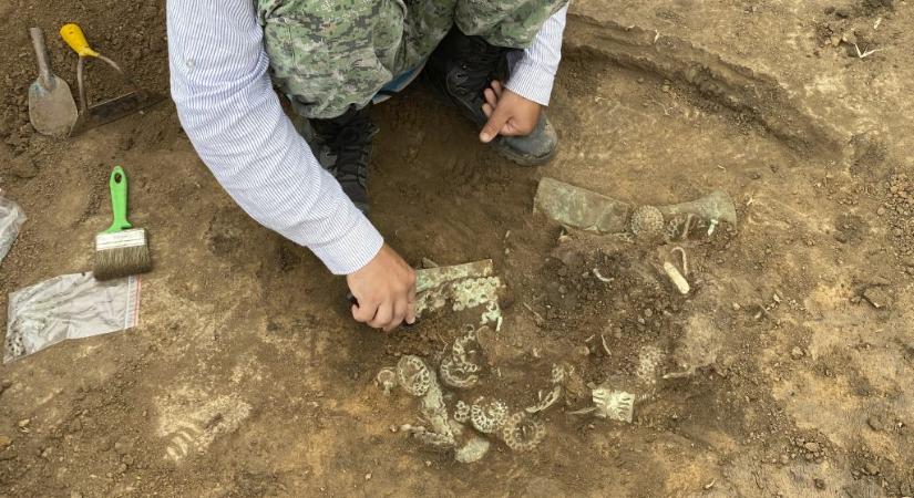 Ókori lovasnomádok elásott kincseire bukkantak az Urál hegységnél