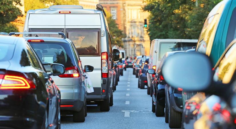 Kiszámolták, hány napot álltak dugóban a Budapesten autózok 2025-ben