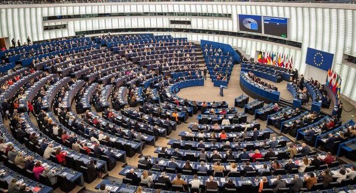 Újabb egymilliárd euró ugrott az uniós rosszfiúság miatt