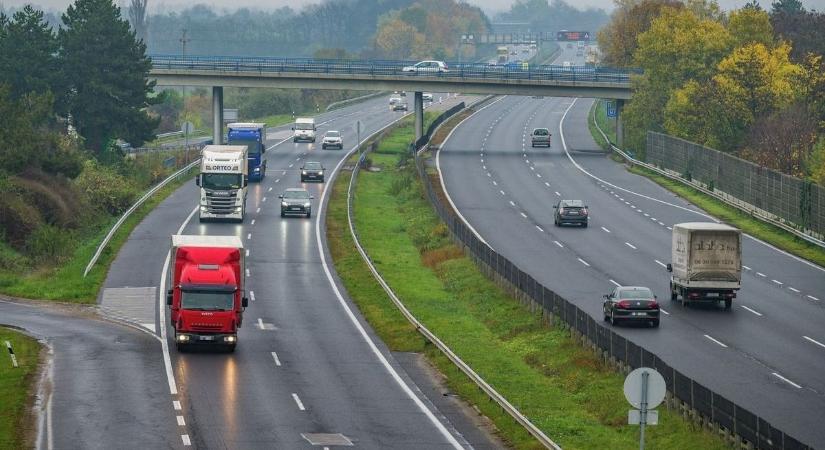 2026-tól szigorodnak a szabályok: gyorsforgalmi utakra terelik kamionokat, nőnek a bírságok