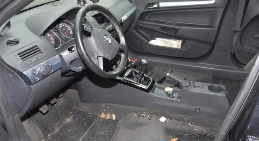 Az üléskárpitot és a szivacsot is ellopta az autókat feltörő vásárhelyi férfi