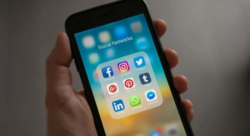 Nemsokára életbe lép a közösségi média-tilalom, 16 év alattiakat érint az új törvény