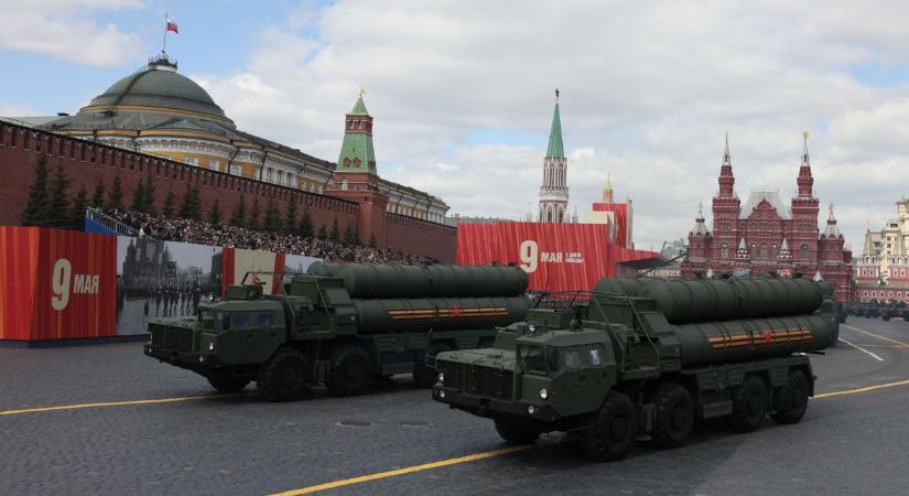 Váratlan kiállás Oroszország mellett: rettegett orosz fegyvert vásárol az egyik legnagyobb ország – ez már Trumpnak is sok lehet