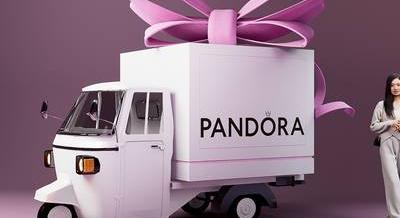 Egy látványos Pandora scooter hozza közelebb a karácsony varázsát Budapesten