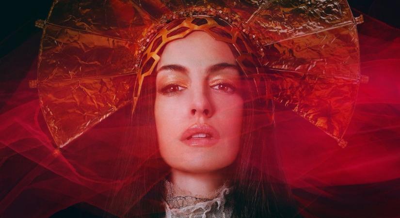 Végre előzetest kapott Anne Hathaway legújabb filmje, a Mother Mary!