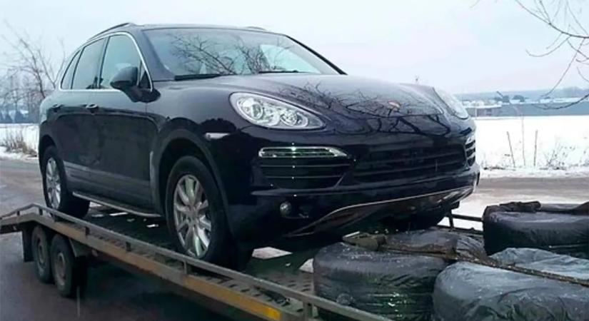 Pánik az utakon, egyszerre több száz autó állt le rejtélyes módon