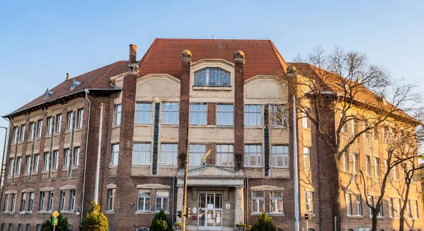 Hatalmas átalakítás előtt a debreceni iskola