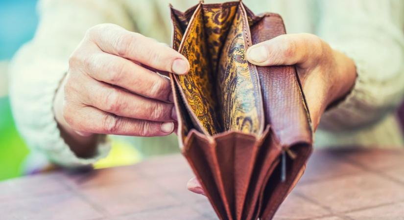 Ekkor utalják a 13. havi nyugdíjat és a 14. havi első összegét 2026-ban