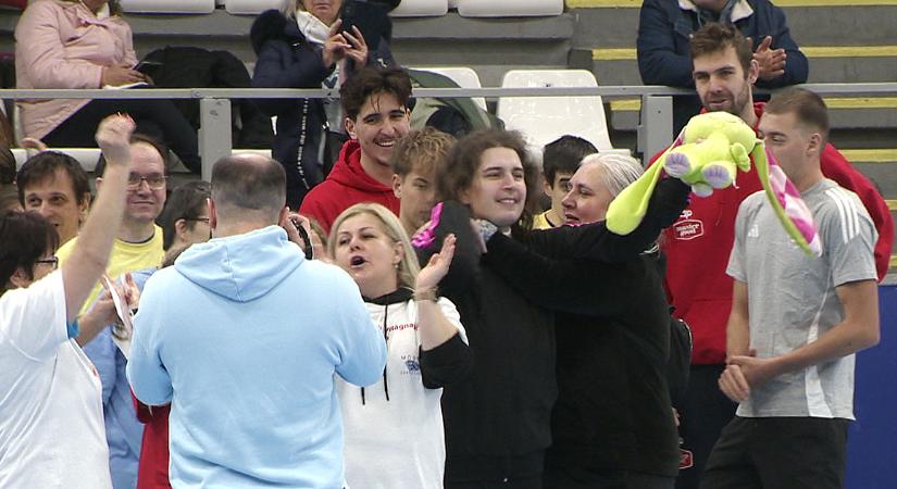 Élsportolókkal élték meg a játék örömét a segítséggel élők Debrecenben – videóval