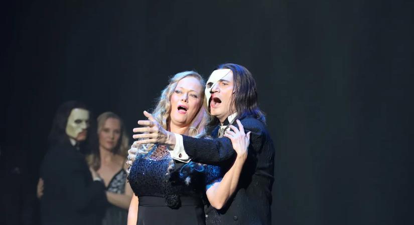 Az Operaház fantomja: Csengeri Attila elárulta a magyar maszk titkát