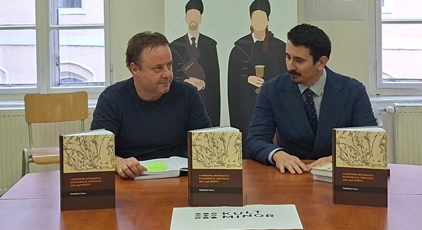 „Az egyház részese volt a mindennapi életnek“ – hiánypótló könyv a Komáromi Református Egyházmegyéről