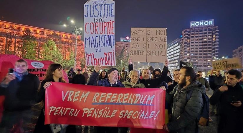 Különnyugdíj: Visszautasították a civilek a legfelsőbb bíróság meghívását