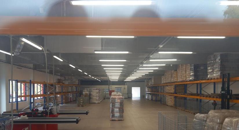 Megnyitott, és oroszul üdvözölte vásárlóit a budapesti Basket Plusz