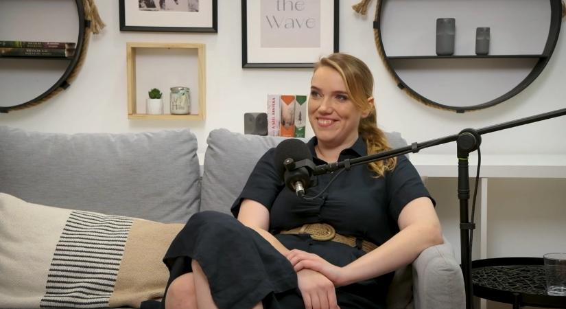 Ács Fruzsina a Nőszinténben: humor, pszichológia és gyerekkori nehézségek