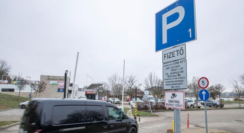 Vége a vitás parkolásnak: eldőlt a Velence Korzó per (videóval)