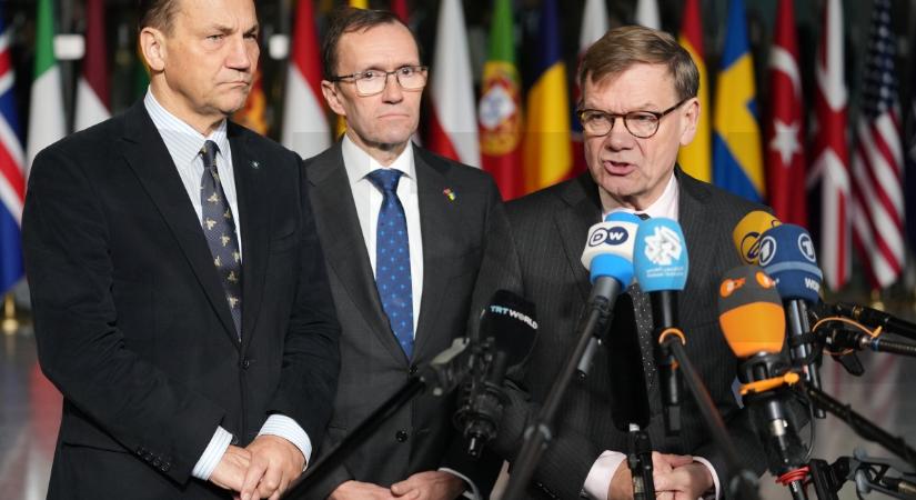 Lengyelország, Németország és Norvégia 500 millió dollárral járul hozzá fegyverekhez Ukrajna számára