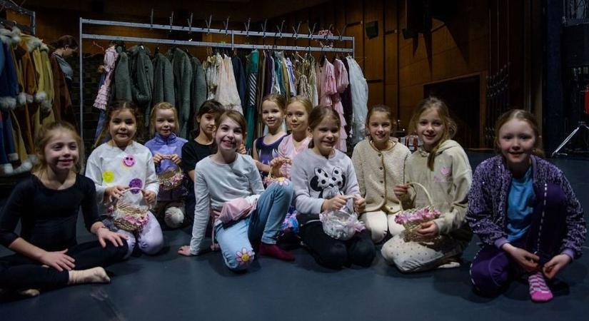 Főszerepet kaptak a gyerekek Kecskeméten, valóra vált az álmuk a színpadon – fotók
