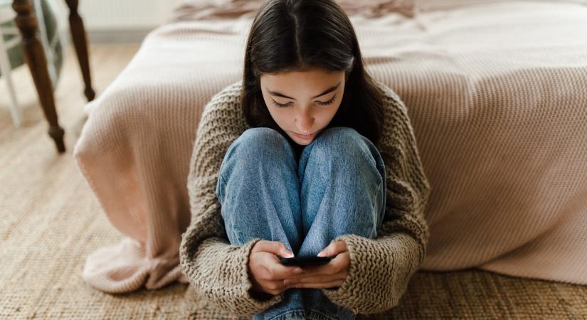 Ezért van az, hogy az „okos” gyerekek nem tudják letenni a telefont