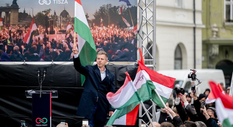 Valaki 42 millió forintot tett fel Magyar Péter győzelmére a Polymarketen