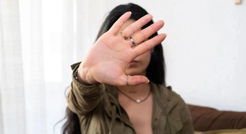 Az utcán verte félholtra a feleségét az őrjöngő férfi